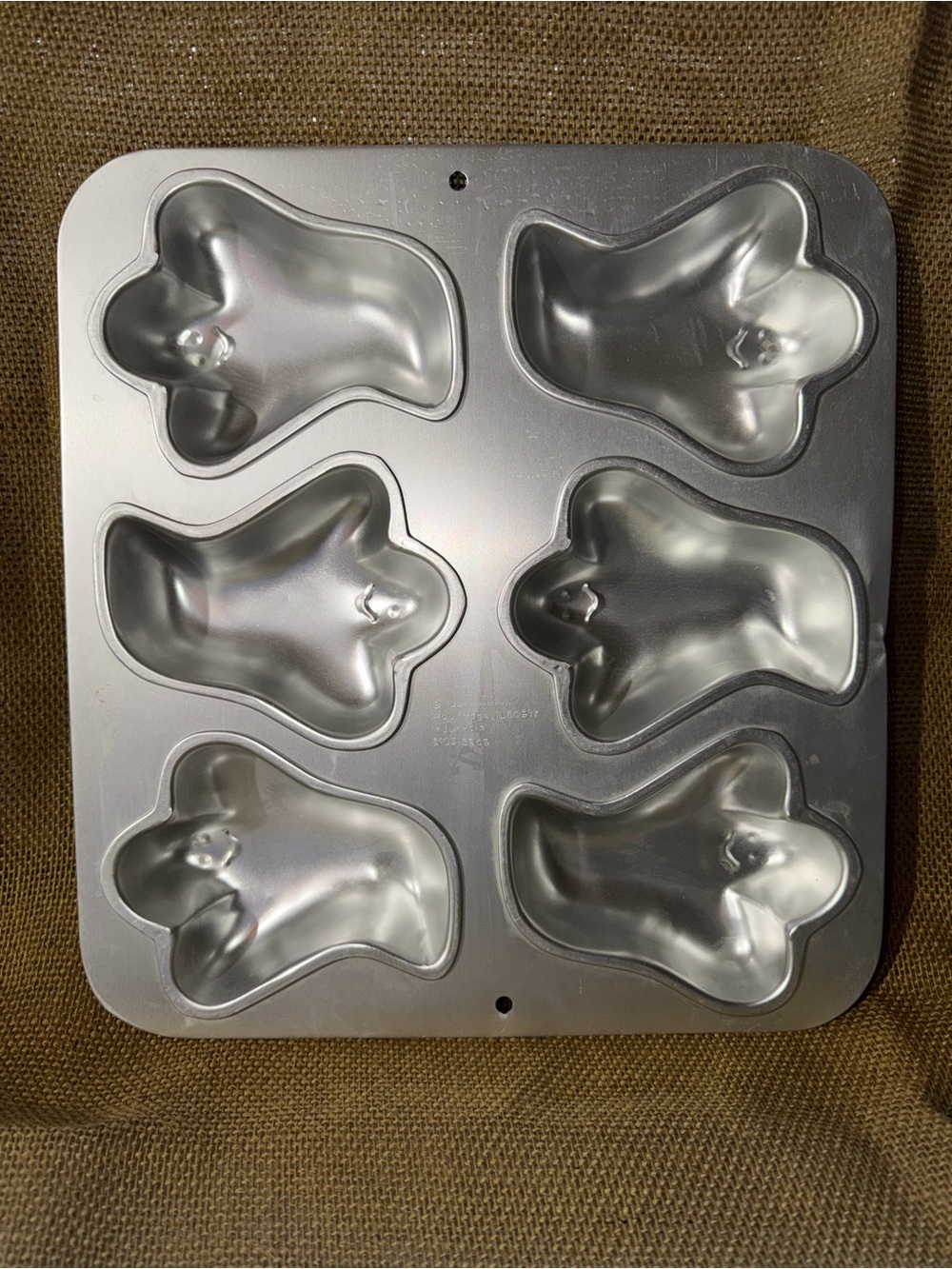 Silver Ghost-Shaped 6-Cavity Baking Pan